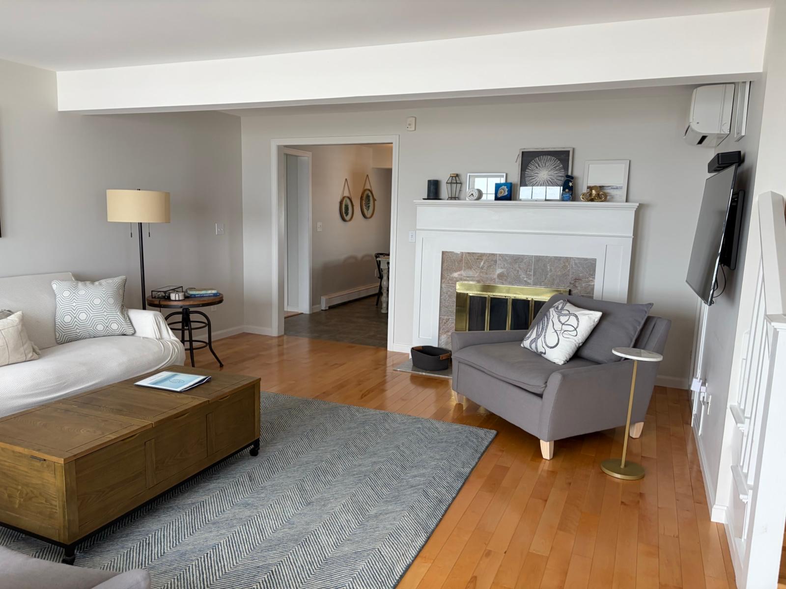 Bright living room cleaned and arranged by Garomo Cleaning